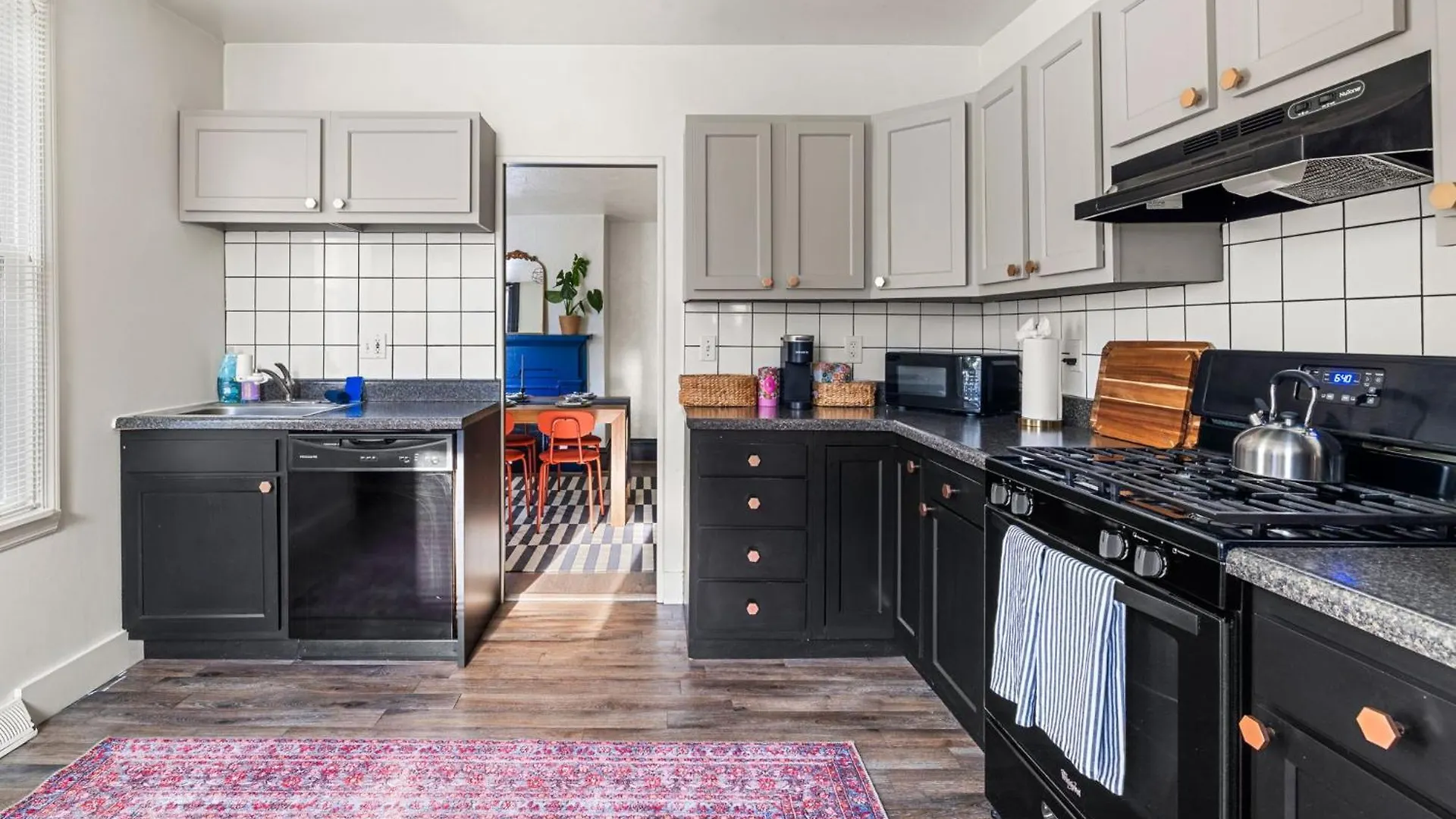 Eclectic Home - Pool Table & Games - Near Downtown Pittsburgh