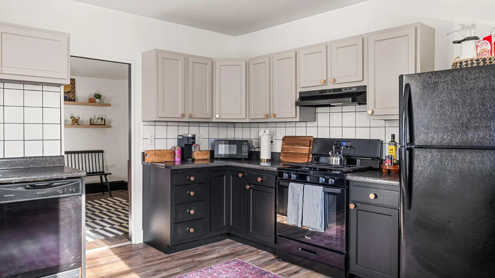 Eclectic Home - Pool Table & Games - Near Downtown Pittsburgh